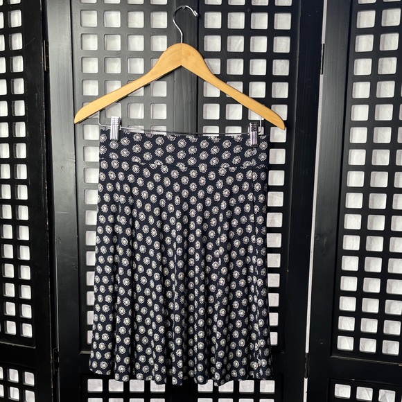 💙 LOFT Navy White Midi Skirt XS Flowy Stretch Women's Pull On Casual 💙 - Picture 7 of 12